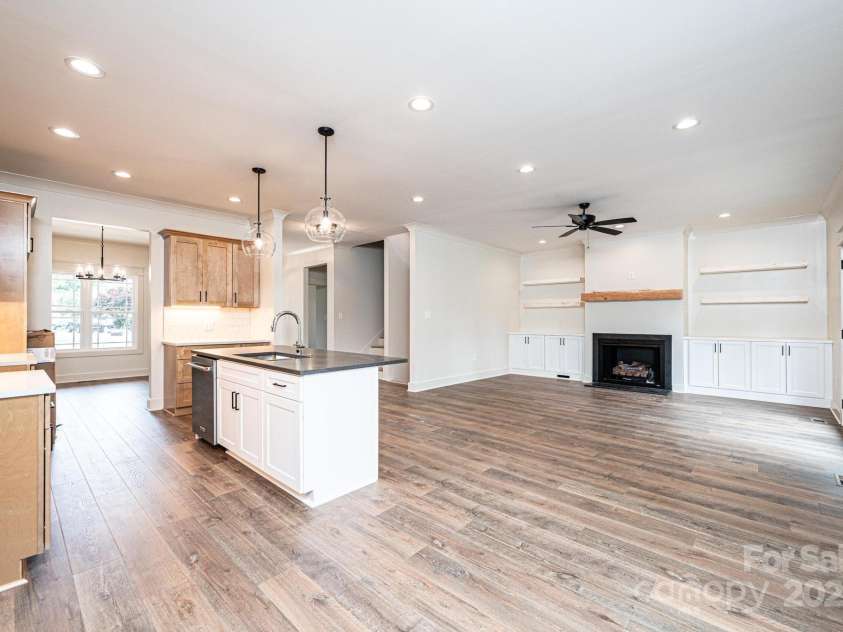 2109 6th Street, Hickory, NC 28601.  MLS# CAR4223210, YatesRealty ID 4763. 