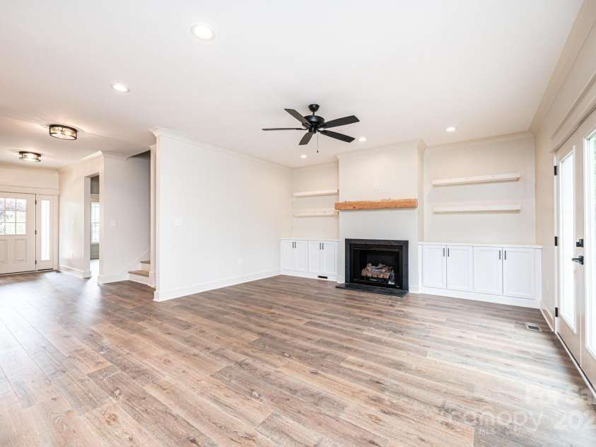 2109 6th Street, Hickory, NC 28601.  MLS# CAR4223210, YatesRealty ID 4763. 