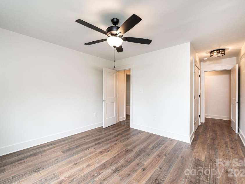 2109 6th Street, Hickory, NC 28601.  MLS# CAR4223210, YatesRealty ID 4763. 