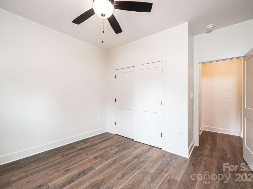 2109 6th Street, Hickory, NC 28601.  MLS# CAR4223210, YatesRealty ID 4763. 