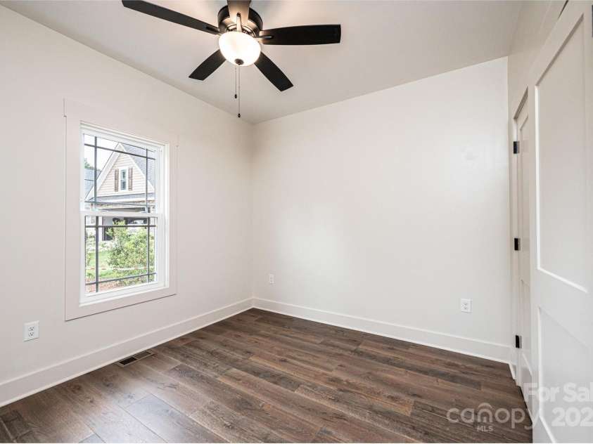 2109 6th Street, Hickory, NC 28601.  MLS# CAR4223210, YatesRealty ID 4763. 