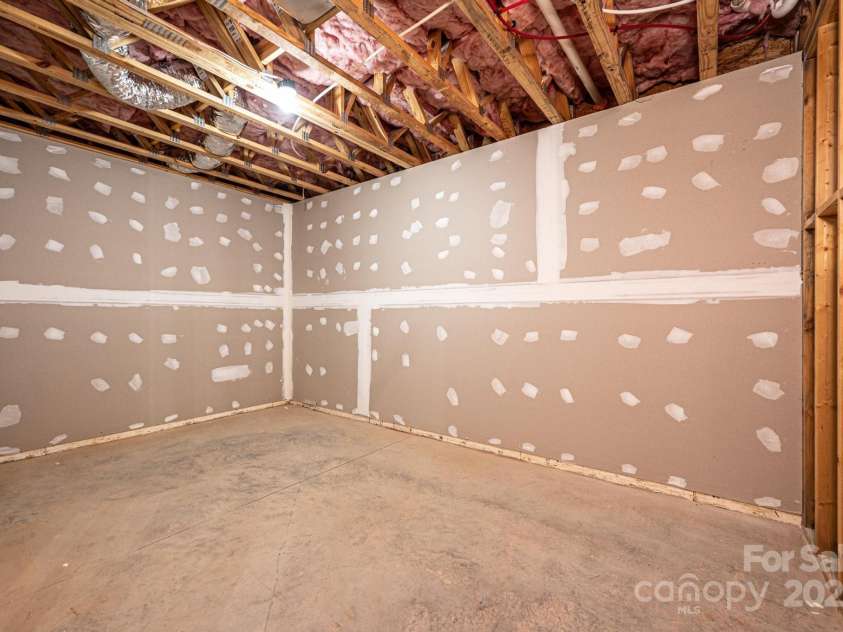 2109 6th Street, Hickory, NC 28601.  MLS# CAR4223210, YatesRealty ID 4763. 