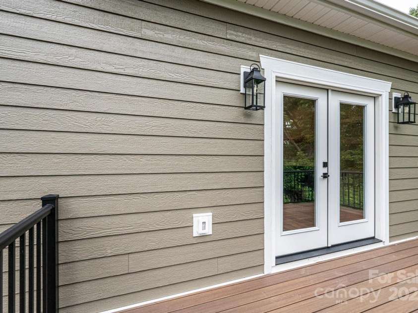 2109 6th Street, Hickory, NC 28601.  MLS# CAR4223210, YatesRealty ID 4763. 