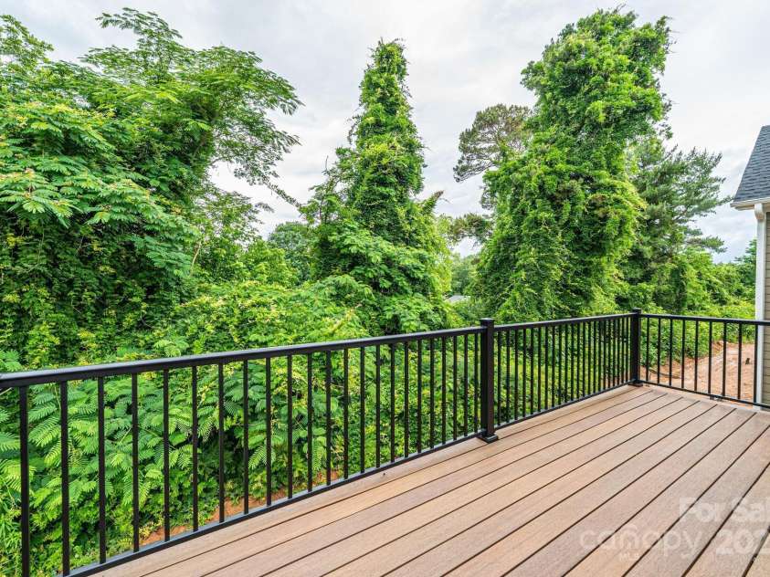 2109 6th Street, Hickory, NC 28601.  MLS# CAR4223210, YatesRealty ID 4763. 