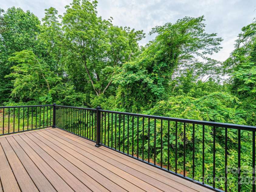 2109 6th Street, Hickory, NC 28601.  MLS# CAR4223210, YatesRealty ID 4763. 