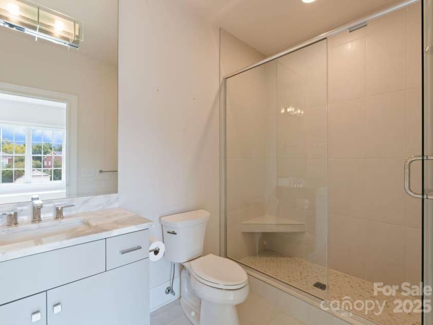 3011 Ella Katherine Way, Charlotte, NC 28210.  MLS# CAR4312353, YatesRealty ID 4763. Upstairs En-Suite Bathroom. 