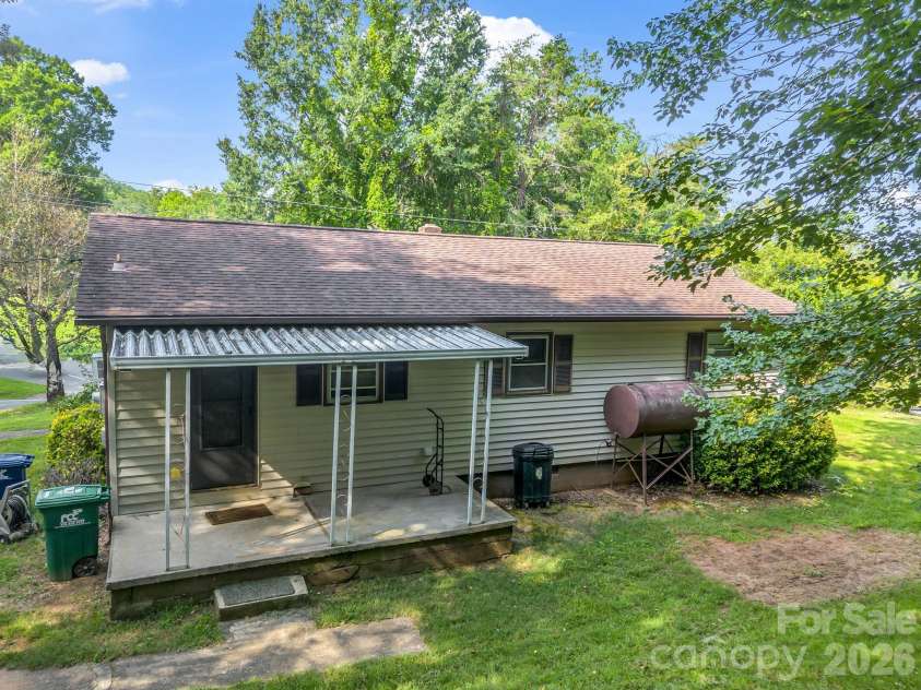 375 Bee Tree Road, Swannanoa, NC 28778.  MLS# CAR4419136, YatesRealty ID 47630. 