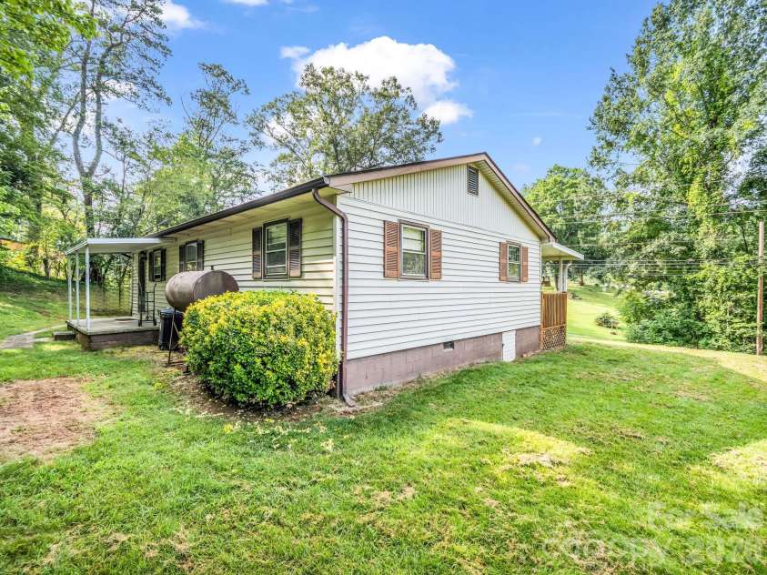 375 Bee Tree Road, Swannanoa, NC 28778.  MLS# CAR4419136, YatesRealty ID 47630. 