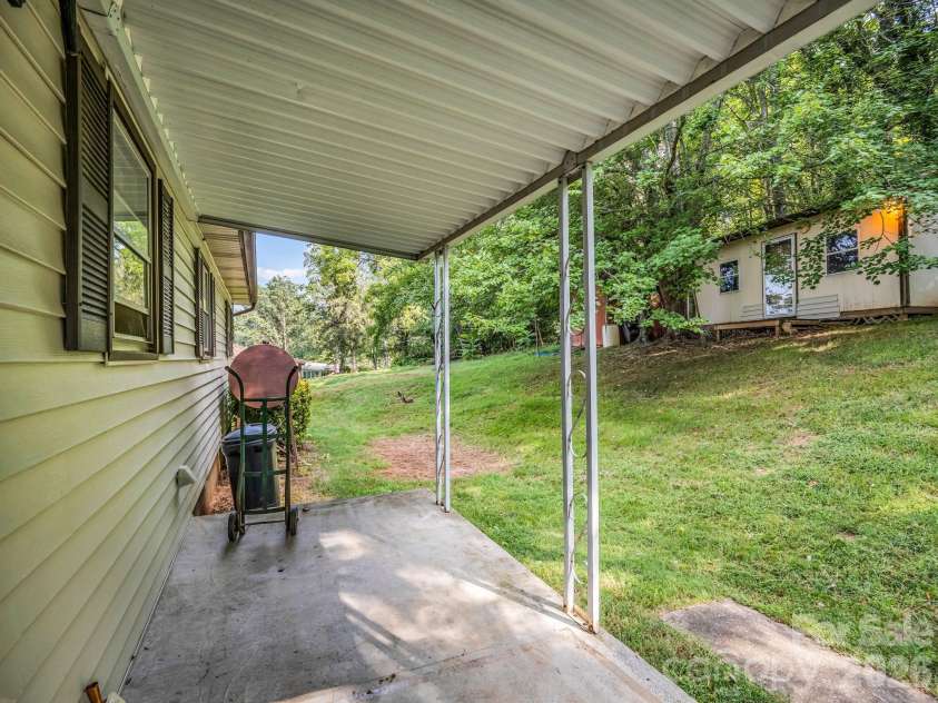 375 Bee Tree Road, Swannanoa, NC 28778.  MLS# CAR4419136, YatesRealty ID 47630. 