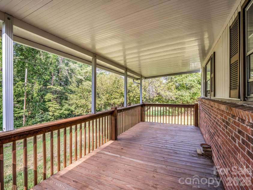 375 Bee Tree Road, Swannanoa, NC 28778.  MLS# CAR4419136, YatesRealty ID 47630. 