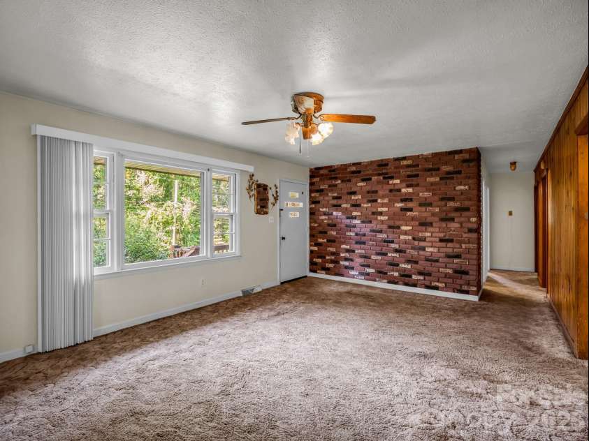 375 Bee Tree Road, Swannanoa, NC 28778.  MLS# CAR4419136, YatesRealty ID 47630. 