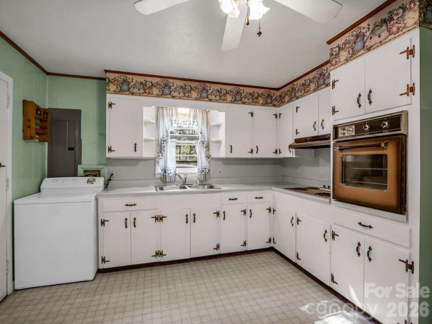 375 Bee Tree Road, Swannanoa, NC 28778.  MLS# CAR4419136, YatesRealty ID 47630. 