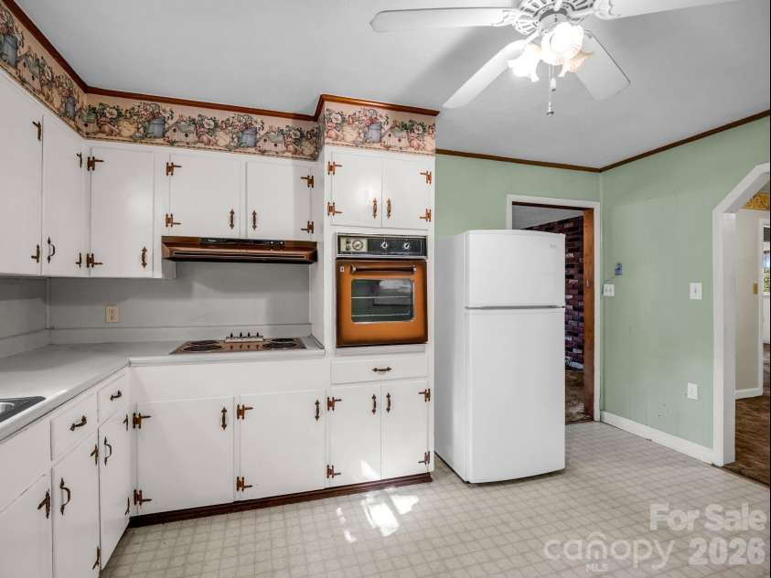 375 Bee Tree Road, Swannanoa, NC 28778.  MLS# CAR4419136, YatesRealty ID 47630. 