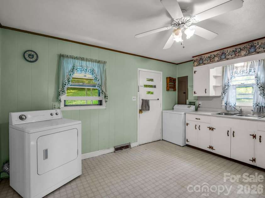 375 Bee Tree Road, Swannanoa, NC 28778.  MLS# CAR4419136, YatesRealty ID 47630. 