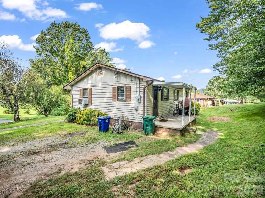375 Bee Tree Road, Swannanoa, NC 28778.  MLS# CAR4419136, YatesRealty ID 47630. 