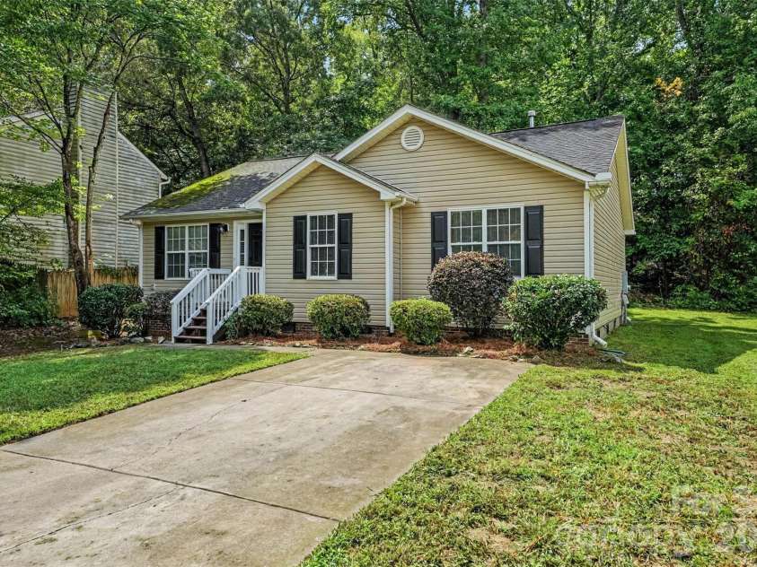 10104 Rockwood Road, Charlotte, NC 28215.  MLS# CAR4419415, YatesRealty ID 47633. 