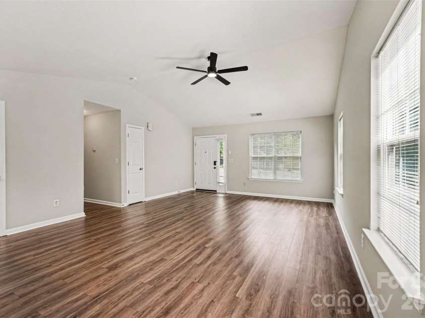 10104 Rockwood Road, Charlotte, NC 28215.  MLS# CAR4419415, YatesRealty ID 47633. 