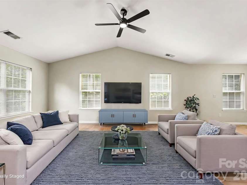 10104 Rockwood Road, Charlotte, NC 28215.  MLS# CAR4419415, YatesRealty ID 47633. 