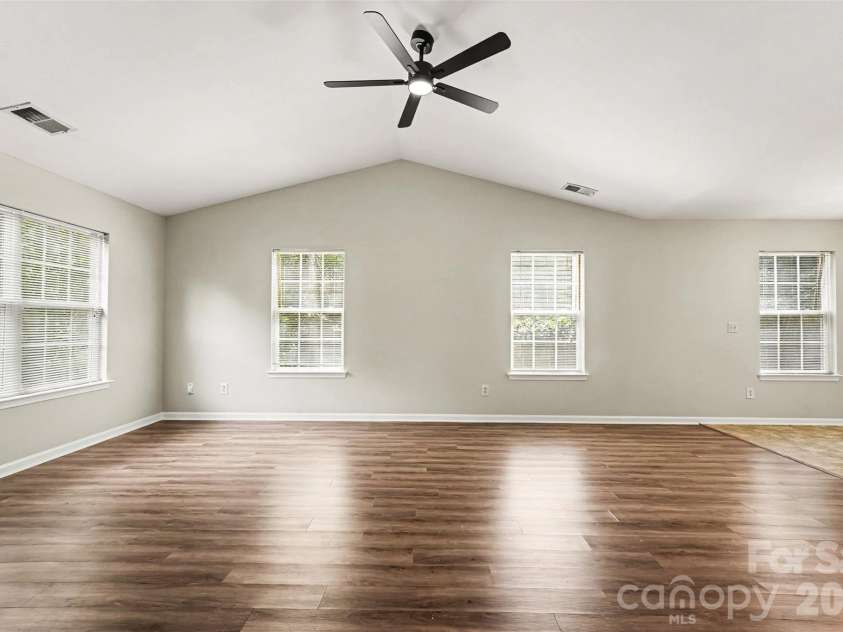 10104 Rockwood Road, Charlotte, NC 28215.  MLS# CAR4419415, YatesRealty ID 47633. 
