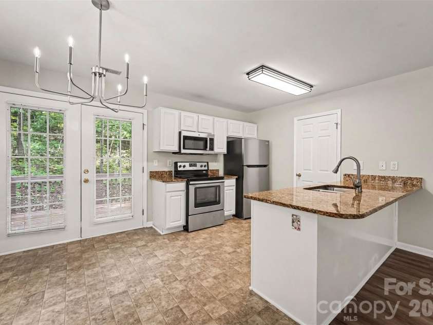 10104 Rockwood Road, Charlotte, NC 28215.  MLS# CAR4419415, YatesRealty ID 47633. 