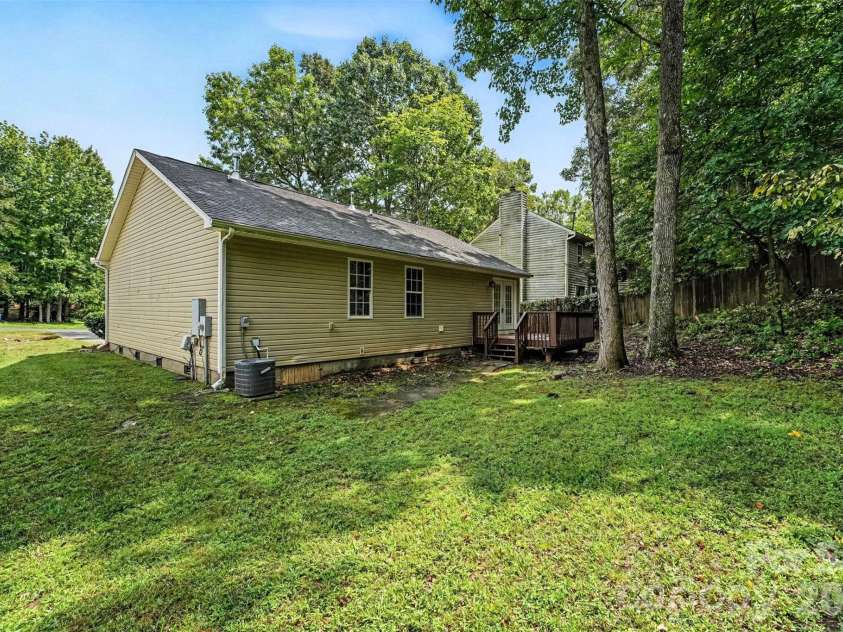 10104 Rockwood Road, Charlotte, NC 28215.  MLS# CAR4419415, YatesRealty ID 47633. 