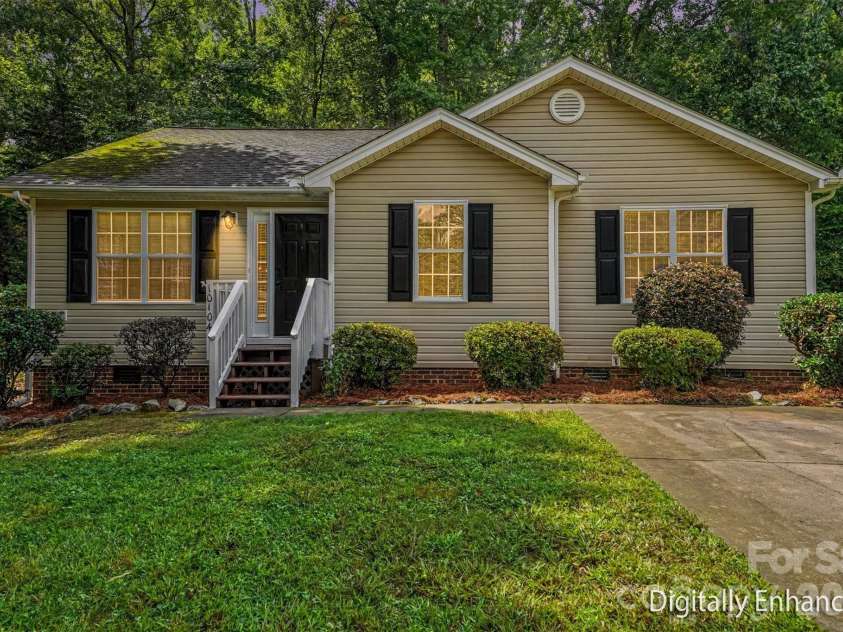 10104 Rockwood Road, Charlotte, NC 28215.  MLS# CAR4419415, YatesRealty ID 47633. 