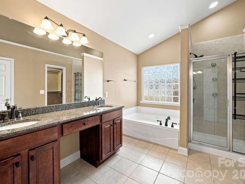 9770 Turning Wheel Drive, Charlotte, NC 28214.  MLS# CAR4418551, YatesRealty ID 47634. 