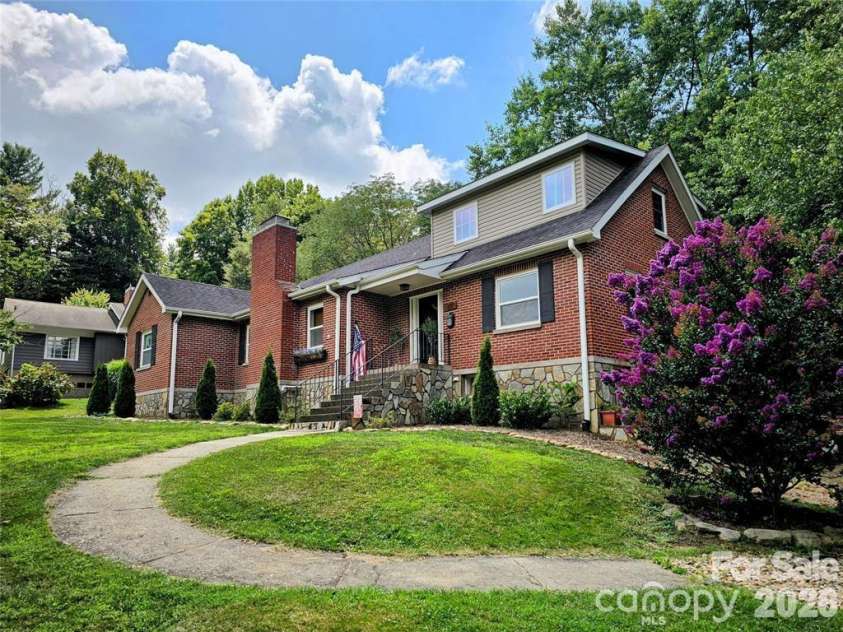 317 Balsam Drive, Waynesville, NC 28786.  MLS# CAR4405537, YatesRealty ID 47637. 