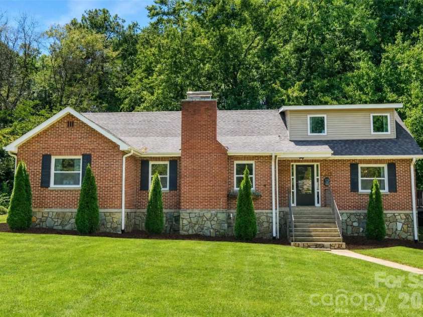 317 Balsam Drive, Waynesville, NC 28786.  MLS# CAR4405537, YatesRealty ID 47637. 