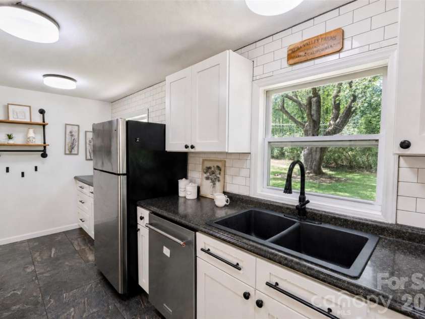 317 Balsam Drive, Waynesville, NC 28786.  MLS# CAR4405537, YatesRealty ID 47637. 