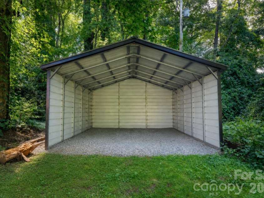 317 Balsam Drive, Waynesville, NC 28786.  MLS# CAR4405537, YatesRealty ID 47637. 