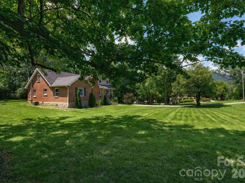 317 Balsam Drive, Waynesville, NC 28786.  MLS# CAR4405537, YatesRealty ID 47637. 