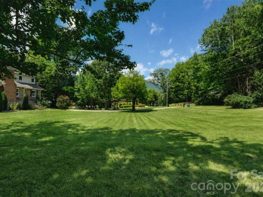 317 Balsam Drive, Waynesville, NC 28786.  MLS# CAR4405537, YatesRealty ID 47637. 