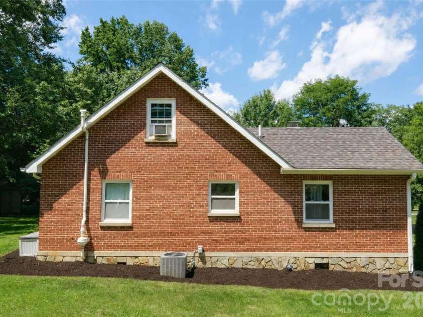 317 Balsam Drive, Waynesville, NC 28786.  MLS# CAR4405537, YatesRealty ID 47637. 