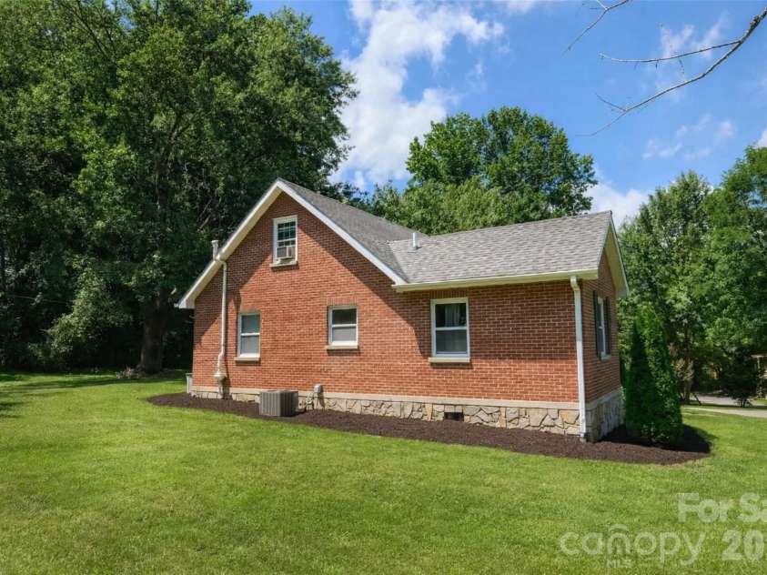 317 Balsam Drive, Waynesville, NC 28786.  MLS# CAR4405537, YatesRealty ID 47637. 