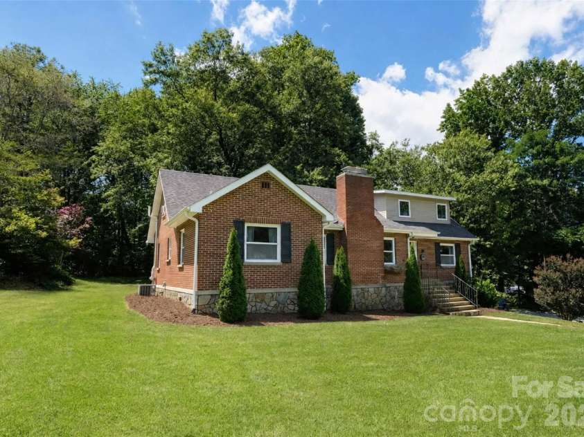 317 Balsam Drive, Waynesville, NC 28786.  MLS# CAR4405537, YatesRealty ID 47637. 