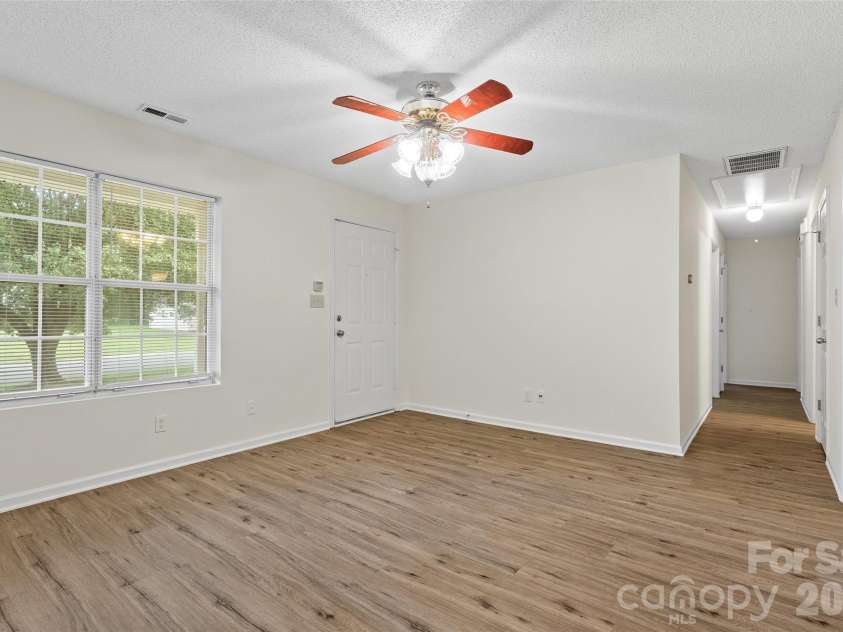 610 Pennwood Lane, Charlotte, NC 28215.  MLS# CAR4415990, YatesRealty ID 47638. 
