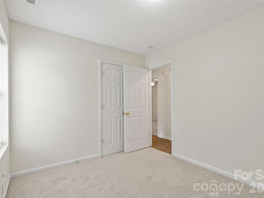 610 Pennwood Lane, Charlotte, NC 28215.  MLS# CAR4415990, YatesRealty ID 47638. 