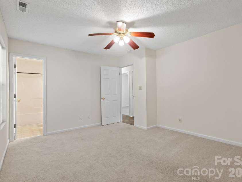 610 Pennwood Lane, Charlotte, NC 28215.  MLS# CAR4415990, YatesRealty ID 47638. 