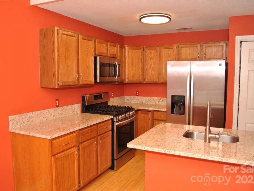 153 Ewbank Garden Drive, Hendersonville, NC 28791.  MLS# CAR4228838, YatesRealty ID 4764. Kitchen