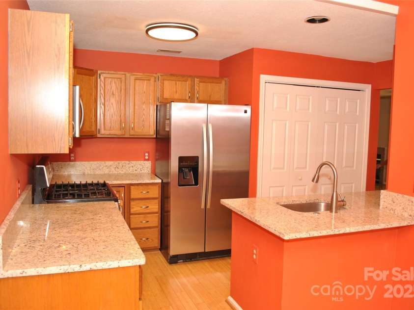 153 Ewbank Garden Drive, Hendersonville, NC 28791.  MLS# CAR4228838, YatesRealty ID 4764. Kitchen