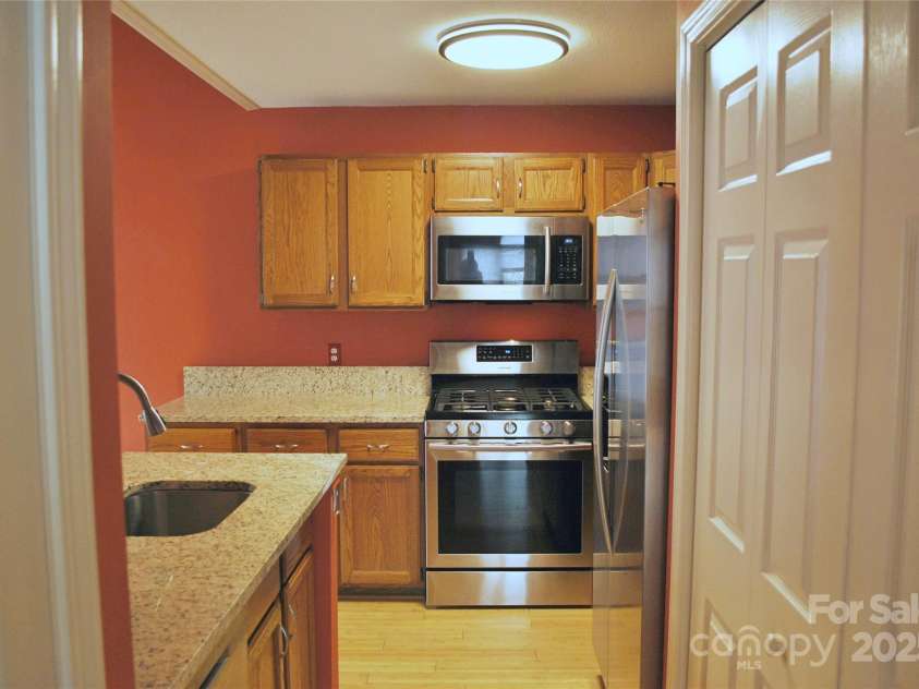 153 Ewbank Garden Drive, Hendersonville, NC 28791.  MLS# CAR4228838, YatesRealty ID 4764. Kitchen entry from great room
