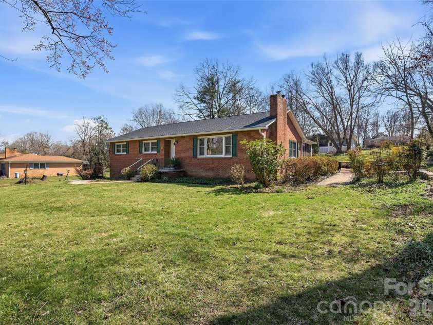 3123 Cheryl Drive, Hendersonville, NC 28792.  MLS# CAR4355756, YatesRealty ID 4764. 