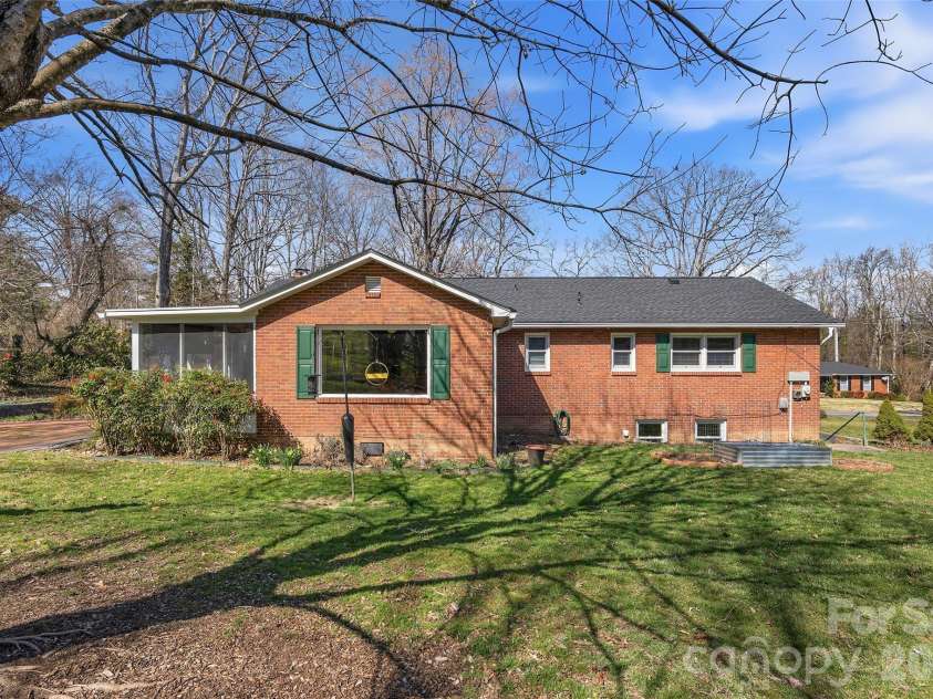 3123 Cheryl Drive, Hendersonville, NC 28792.  MLS# CAR4355756, YatesRealty ID 4764. 