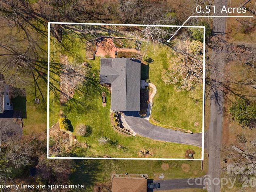3123 Cheryl Drive, Hendersonville, NC 28792.  MLS# CAR4355756, YatesRealty ID 4764. 