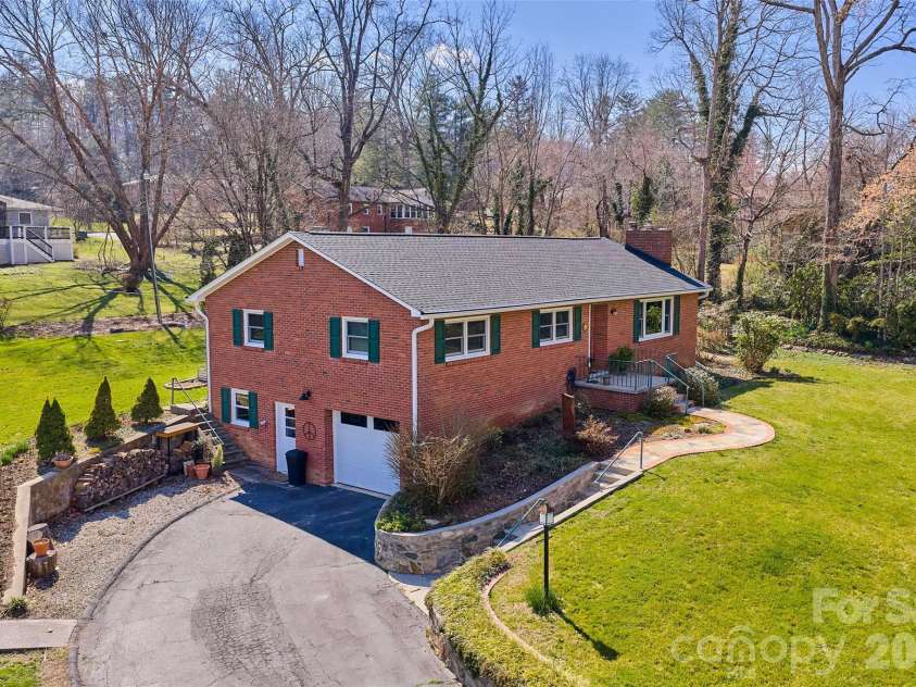 3123 Cheryl Drive, Hendersonville, NC 28792.  MLS# CAR4355756, YatesRealty ID 4764. 