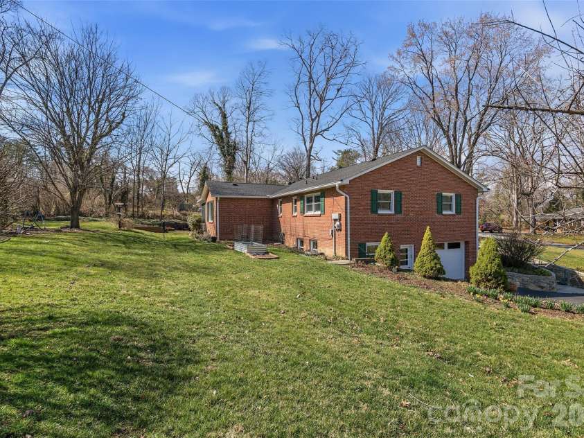 3123 Cheryl Drive, Hendersonville, NC 28792.  MLS# CAR4355756, YatesRealty ID 4764. 