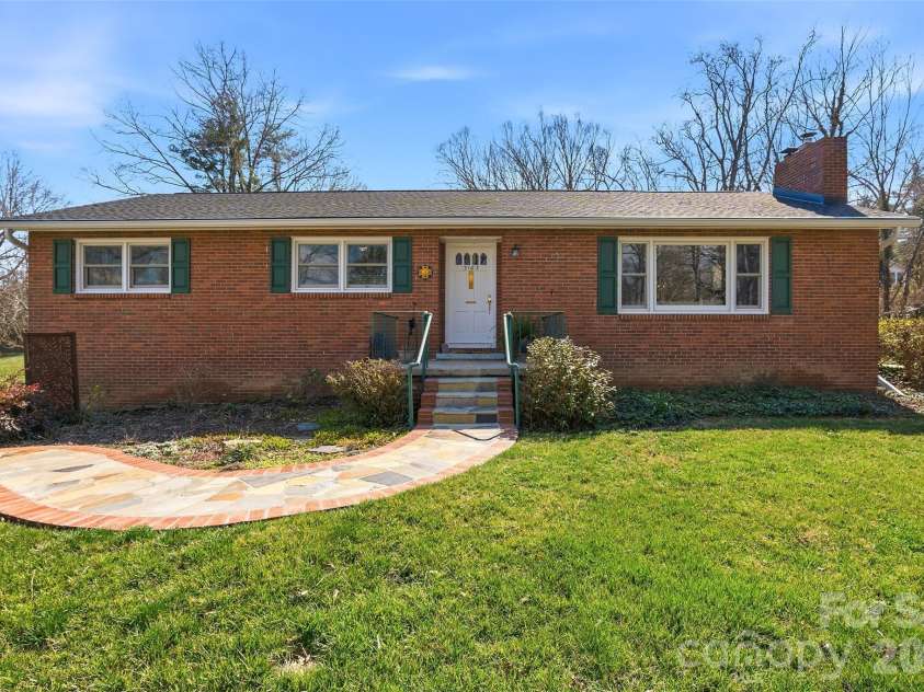 3123 Cheryl Drive, Hendersonville, NC 28792.  MLS# CAR4355756, YatesRealty ID 4764. 