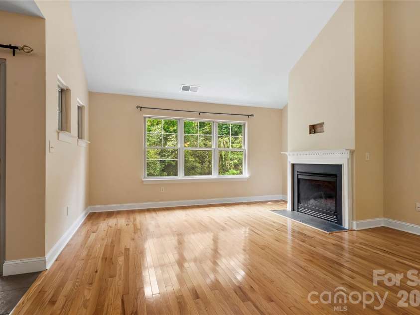 156 B Wash Creek Drive, Hendersonville, NC 28739.  MLS# CAR4417230, YatesRealty ID 47640. 