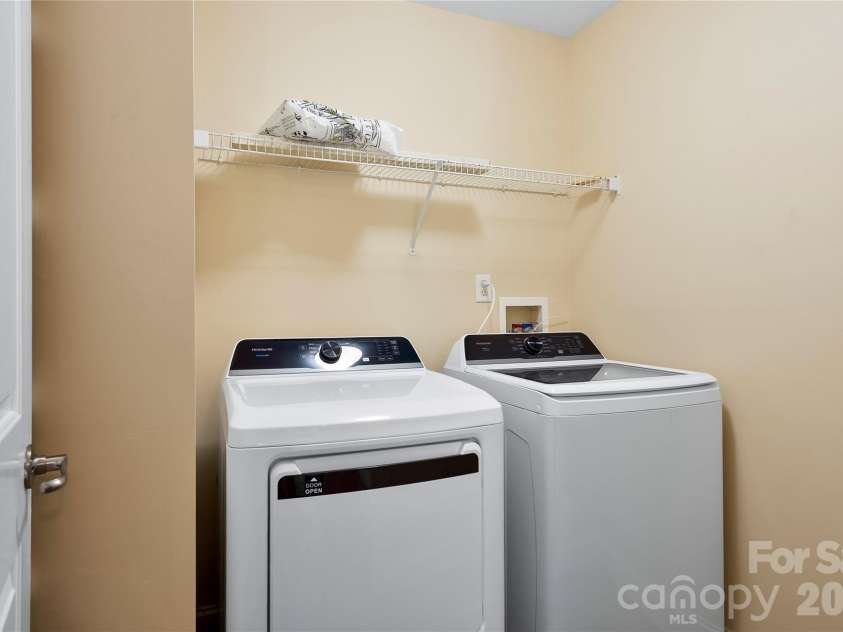 156 B Wash Creek Drive, Hendersonville, NC 28739.  MLS# CAR4417230, YatesRealty ID 47640. Main Level Laundry